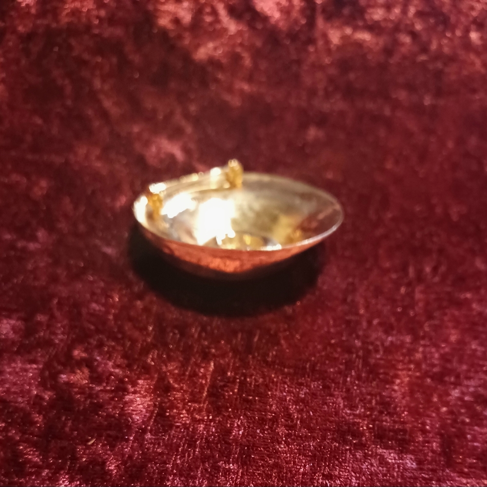 Shell Brooch Goldtone & One Rhinestone - Picture 8 of 8